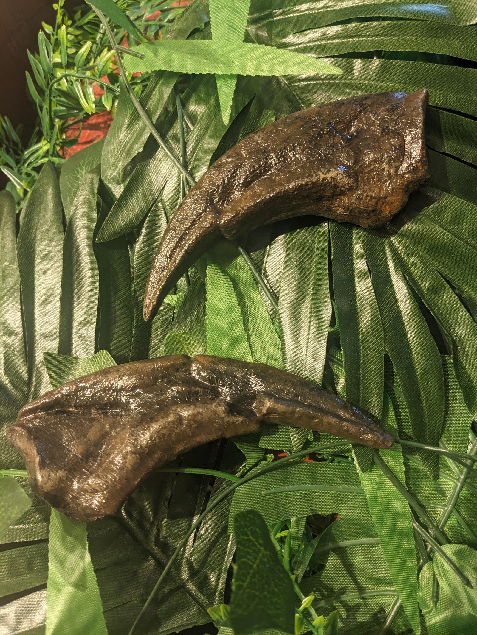 Victoria T-rex Claw Replica